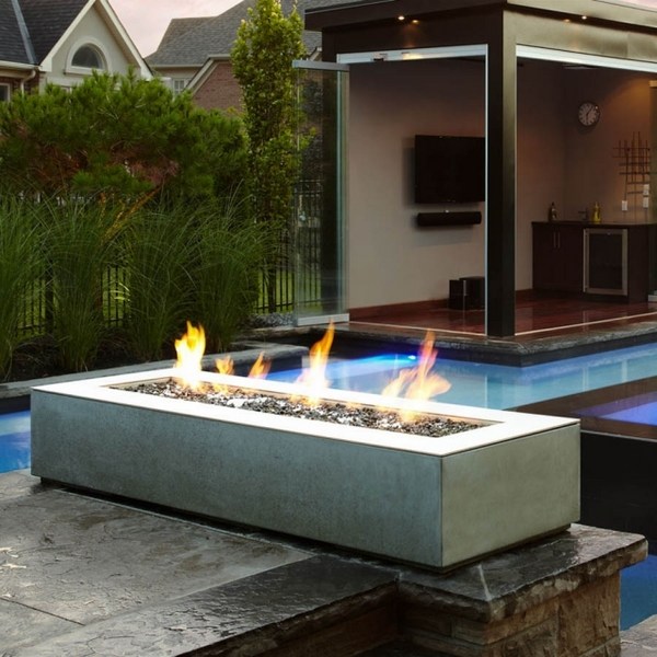 concrete-fire-pit-swimming-pool-backyard-design-ideas