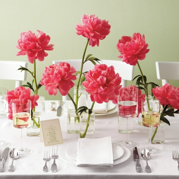 centerpiece ideas red flowers glass vases