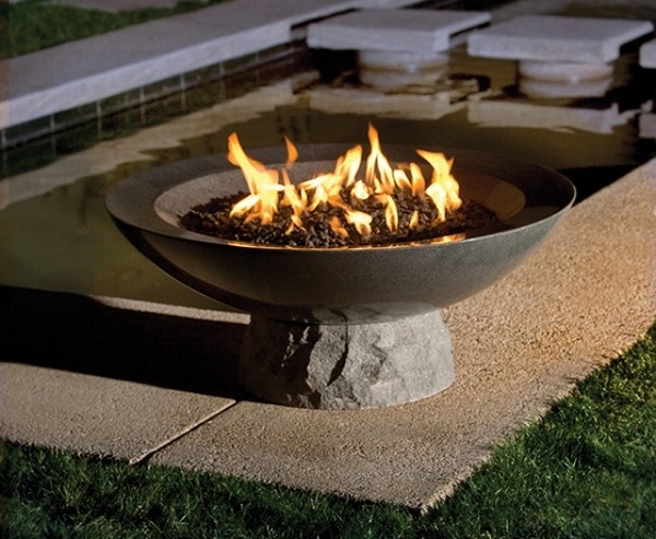 iron-fire-pit-design-natural-stone-garden-design-ideas
