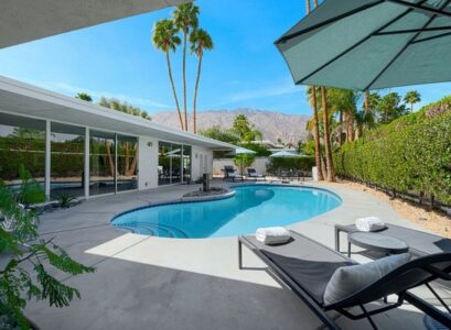 kidney-shaped-swimming-pools-design-modern-patio-green-wall-privacy