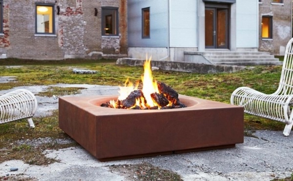 patio-fire-pit-ideas square shape chairs metal 