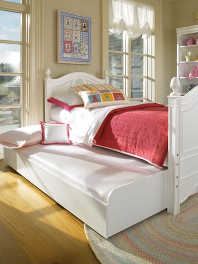 pull out bed small girls room