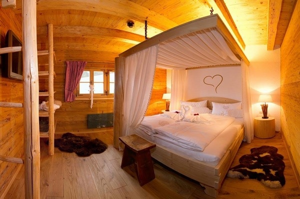  wooden bed