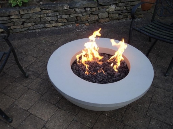 small garden ideas-modern-fire-pit-design-round shape