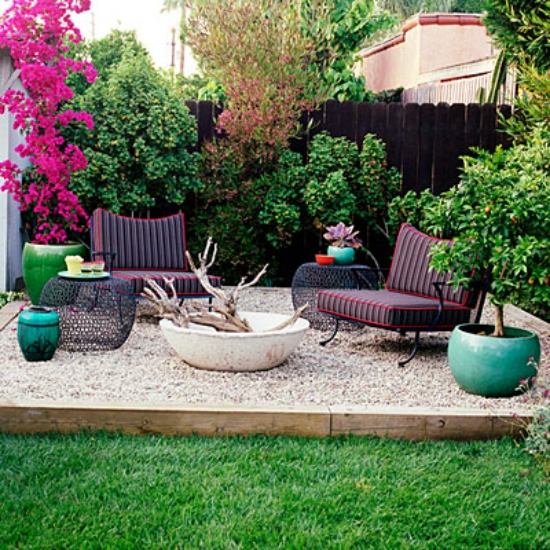 small-sitting-area-garden-fire-pit