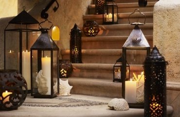 stairs-outdoor-lighting-candle-lanterns-shells