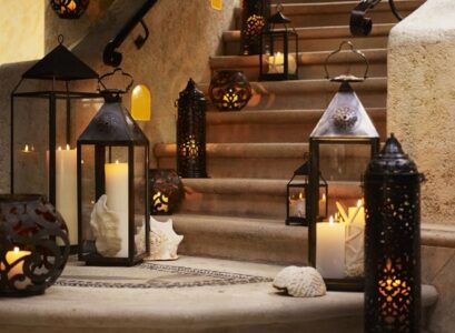 stairs-outdoor-lighting-candle-lanterns-shells