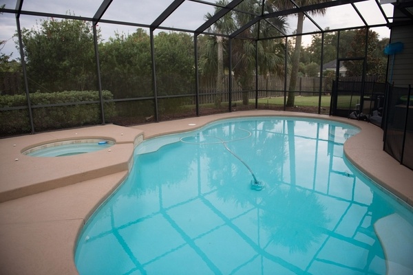 sideas kidney shaped pool spa area