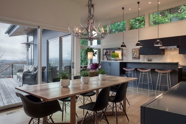 Contemporary-dining-room-design-antler-chandelier-lighting-ideas