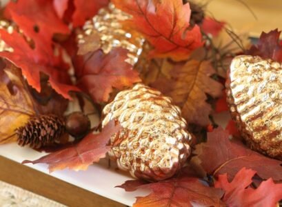 DIY-autumn-decoration-ideas-in-gold-fall-craft-leaves-cones