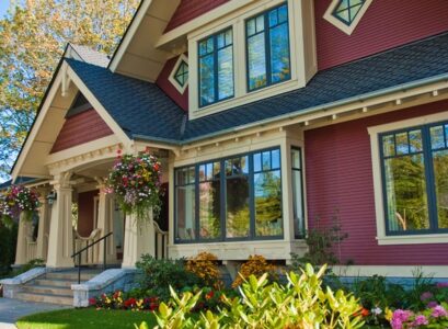 Exterior-color-schemes-ideas-trendy-colors-shade-of-red-complemented-by-roof-color