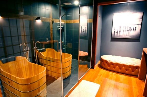 Japanese-style-bathroom-bamboo-soaking-tubs-glass-doors