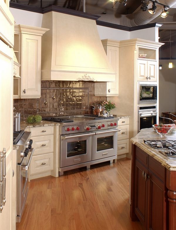 Kitchen dcopper tiled backsplash