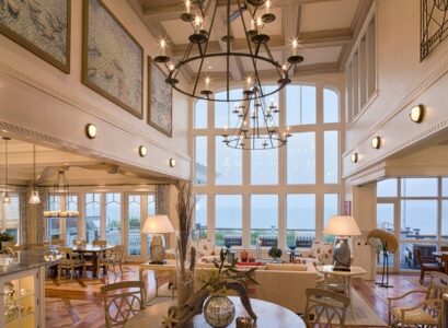 Living-room-design-coffered-ceiling-lighting-ideas-massive-chandelier-suspended-lighting