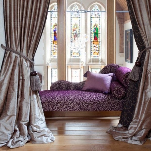small-bedroom-decorating-ideas-romantic purple daybed rich curtains
