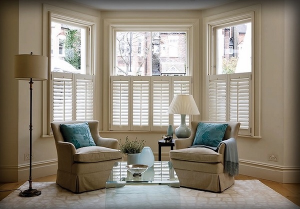 cafe style-plantation-shutters-bay window living room design ideas