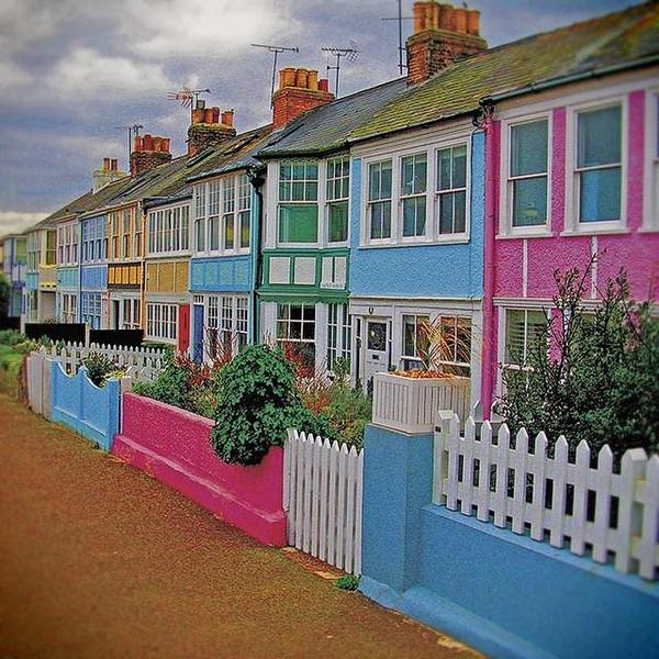 colorful-exterior-house-color-schemes-Whitstable England