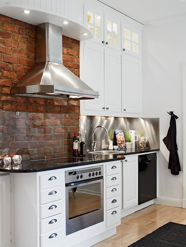 modern-kitchen-design-white-cabinets-glass-backsplash