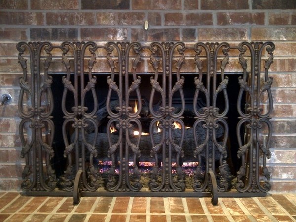fireplace-accessories-decorative-screens-cast-iron-fire-screen