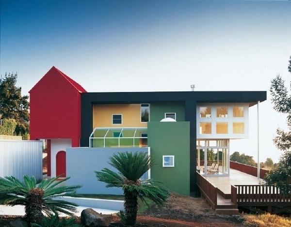 house-Exterior-color-schemes- trends bold green and red