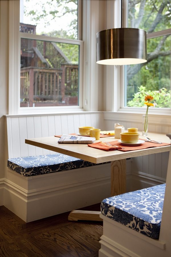 kitchen-breakfast-nook-ideas-natural light modern chandelier