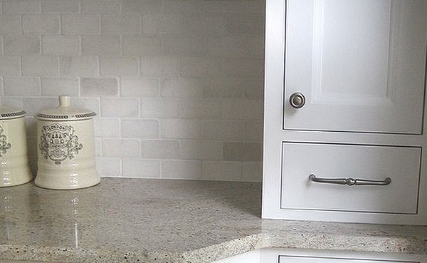 marble-subway-tile-backsplash-modern-kitchen-design-ideas