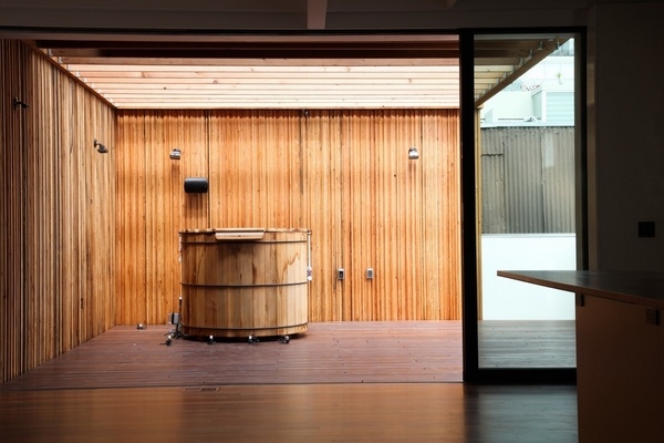 outdoor-japanese-soaking-tubs-Asian inspired bathroom minimalist