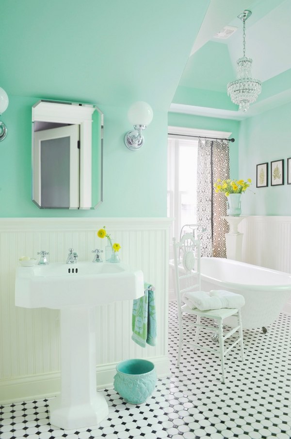 small-crystal-chandelier- bathroom decorating ideas