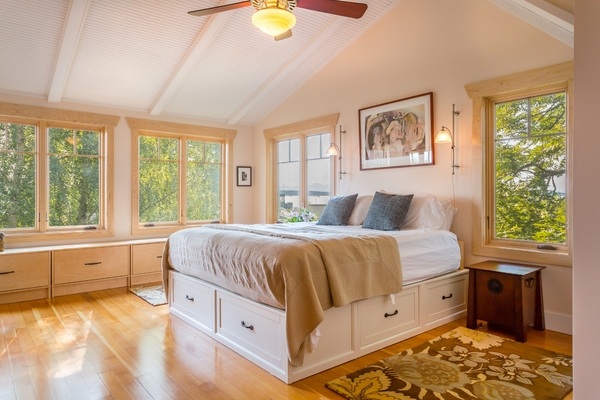 bed-with-storage-drawers