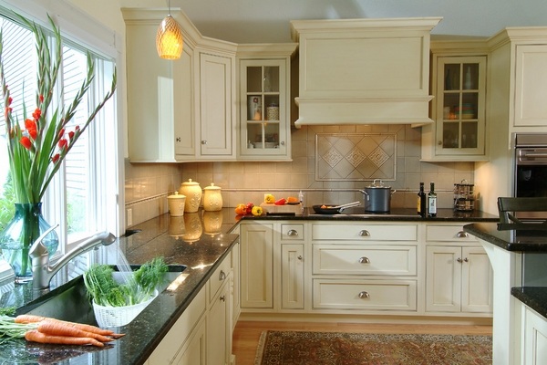 ubatuba granite countertops with white cabinets kitchen remodel ideas
