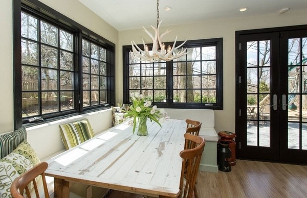 white-antler-chandelier-dining room design idea