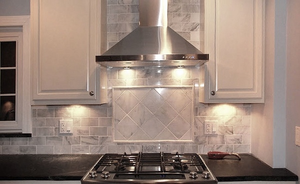 The classic beauty of subway tile backsplash in the kitchen