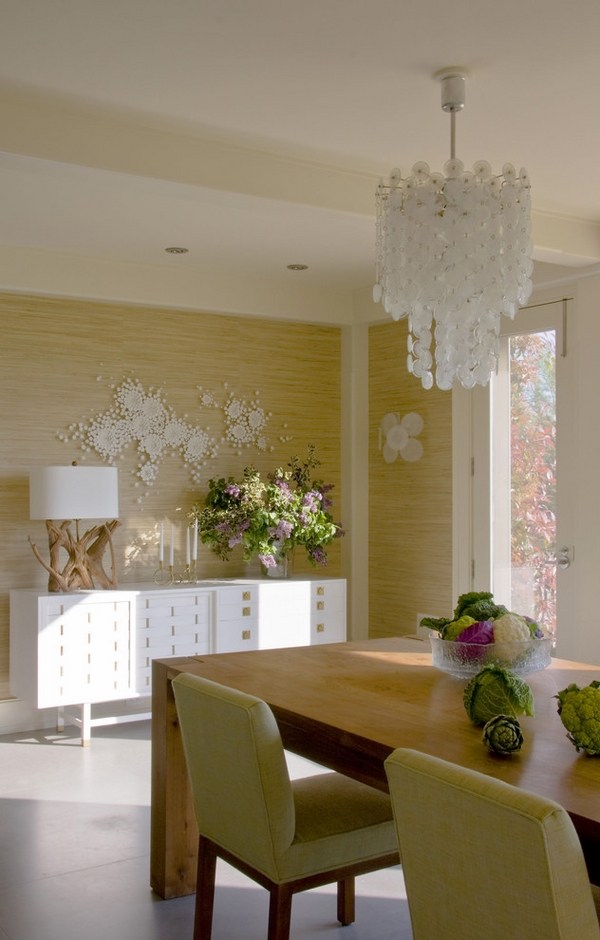 white-contemporary-credenza-cabinet-dining-room-furniture-decorative lamp