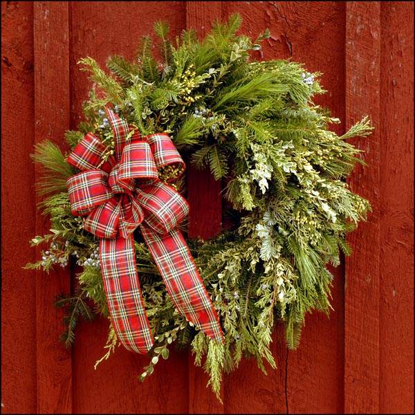 christmas-wreaths-ideas-fresh-evergreens 