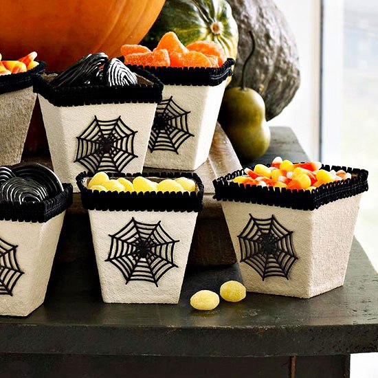 Cobwebs-flower-pots-candy-cheap-Halloween-decorations-ideas