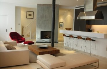 Contemporary-living-room-modern-daybed-design-leather