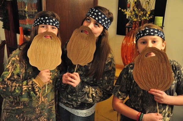 DIY fake beards cardboard kids crafts