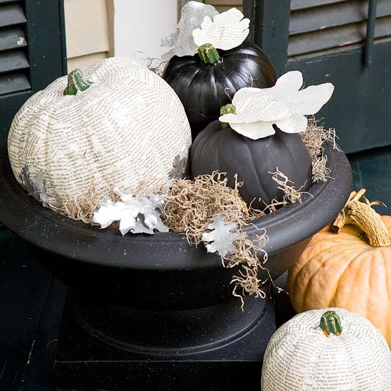 DIY cheap halloween decoration pumpkins newspapers wrapped