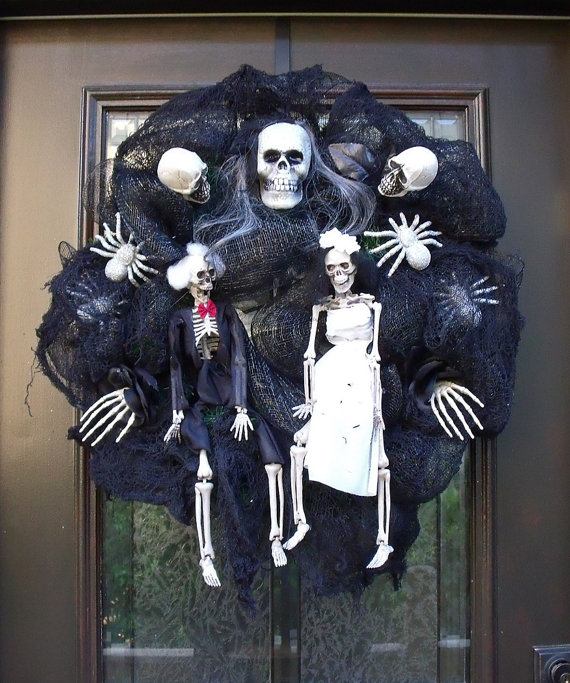 Decoration-for-Halloween-front-door-Halloween-wreaths-skeletons skull spider