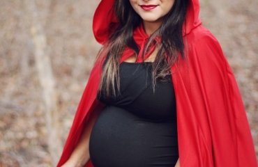 Easy-DIY-Maternity-Halloween-costumes-Little-red-riding-hood