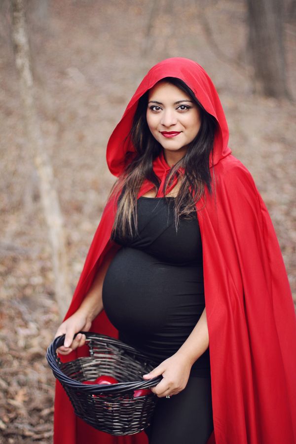 Easy DIY Maternity Halloween costumes Little red riding hood