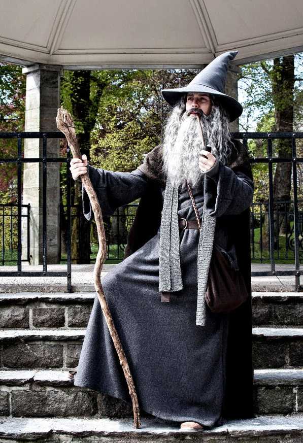 Gandalf-Wizard-Halloween-costume-ideas-movie-characters 