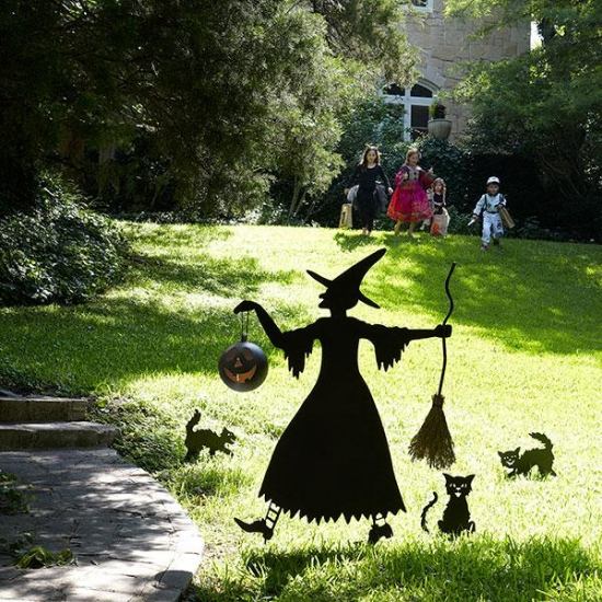 Garden-decoration-ideas-Halloween old witch black cats silhouettes