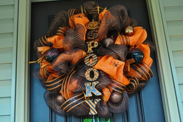 Halloween-wreaths-ideas front door decoration ideas