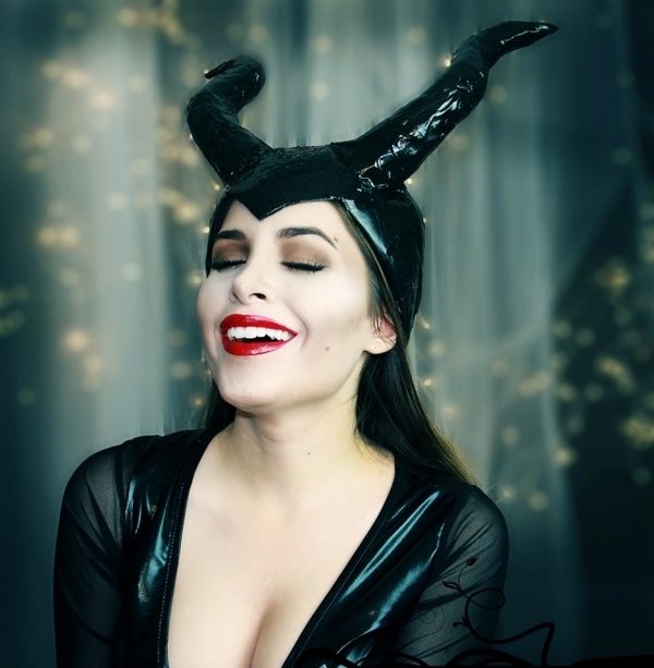 Ideas-Halloween-Costumes-for-women-Maleficent make up dark fairy
