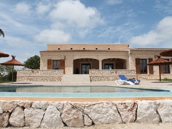 Luxury-holiday-home-in-Mallorca-Spain-dream-vacation-accommodation