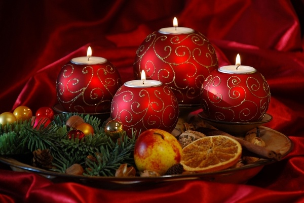 Red Christmas ornaments christmas centerpiece ideas 
