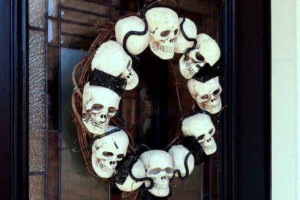 Spooky-Halloween-wreaths-ideas skulls wreath