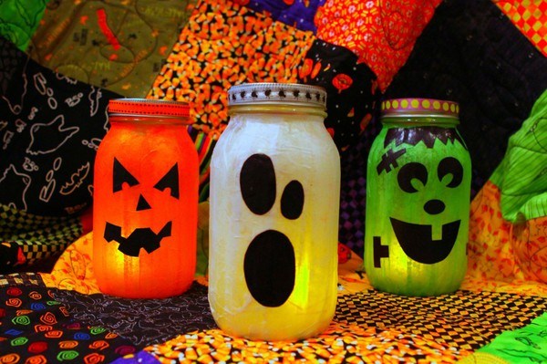 cheap-halloween-decorations-DYI lanterns glass jars