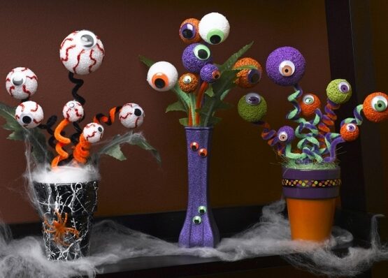 cheap-halloween-decorations-homemade-eyeballs-styrofoam-easy-craft-ideas